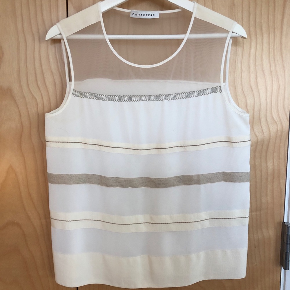 Caractère Italian elegant white see tru top Size 8